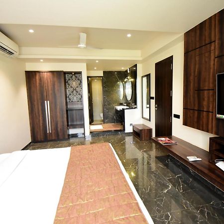Sentosa Resorts & Water Park Chinchvad Exterior foto