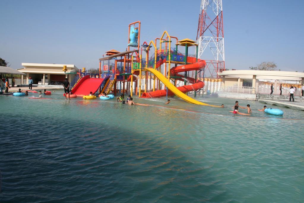 Sentosa Resorts & Water Park Chinchvad Exterior foto