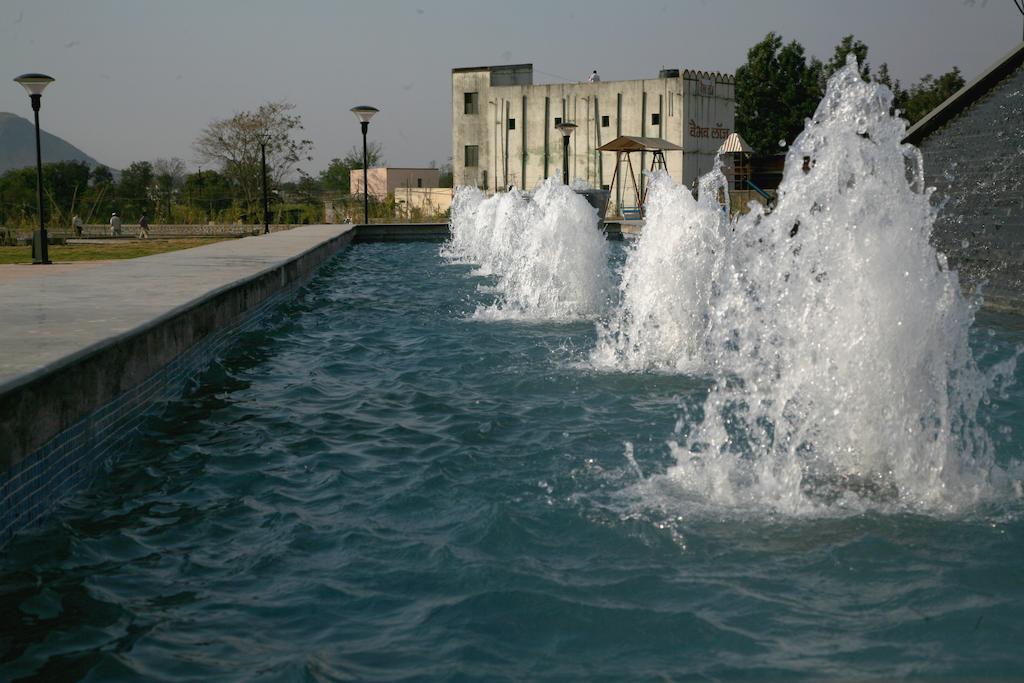 Sentosa Resorts & Water Park Chinchvad Exterior foto