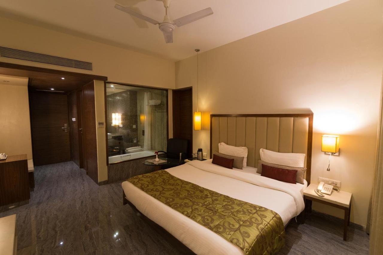 Sentosa Resorts & Water Park Chinchvad Exterior foto