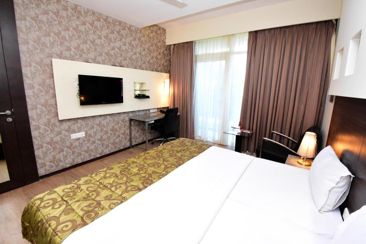 Sentosa Resorts & Water Park Chinchvad Exterior foto